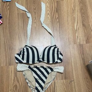 Victoria’s Secret cream and black strip bombshell